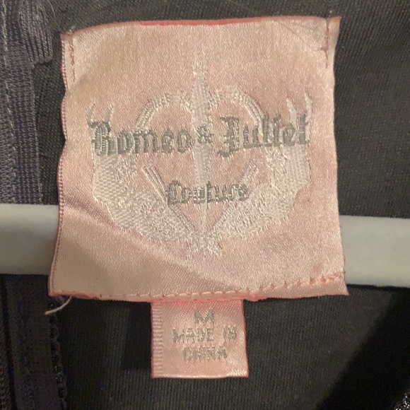 Romeo & Juliet Couture Size Medium - Picture 2 of 4